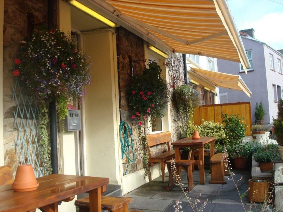 Glendower Hotel Goodwick Exterior foto